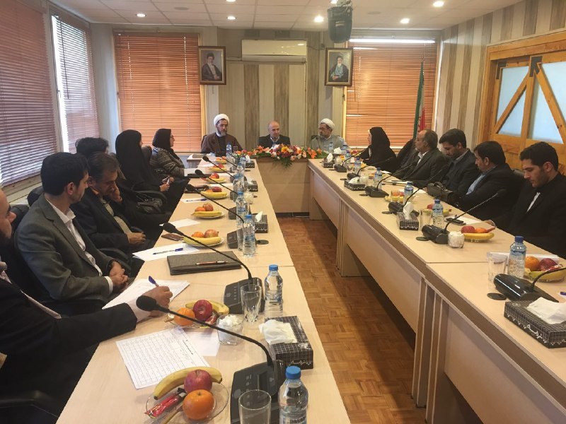 عکسی از دیدار فعالان #مد و #لباس با #کمیسیون_فرهنگی مجلس. #نمایندگان و #مدبازان از هم قابل تشخیصند؟parastoo