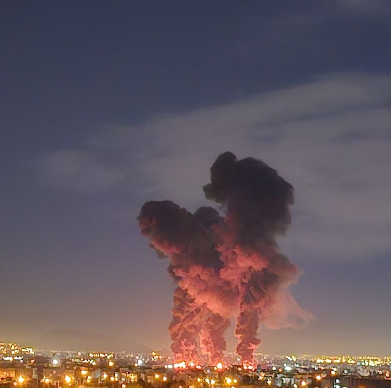 '#تهران سمت فرودگاه مهرآباد'عکس‌های دریافتی از 'حمله حدود ساعت ۳ بامداد سه‌شنبه ۱۸ فروردین'Vahid📡 @VahidOnline'#تهران سمت فرودگاه مهرآباد'عکس‌های دریافتی از 'حمله حدود ساعت ۳ بامداد سه‌شنبه ۱۸ فروردین'Vahid📡 @VahidOnline