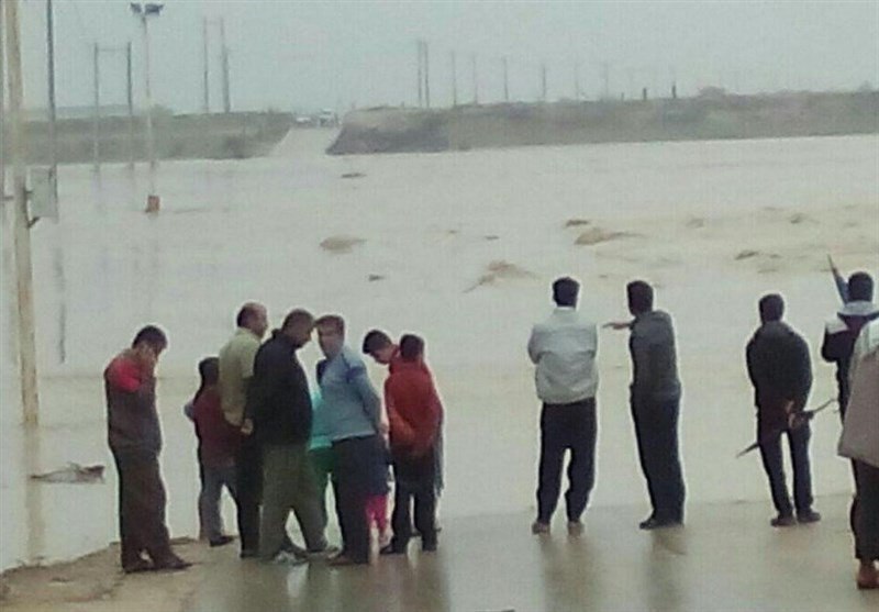 جسد هر چهار جوانی که روز ششم فروردین درحین گرفتن عکس #سلفی با رودخانه درحال طغیان #دشت_پلنگ #بوشهر، به‌داخل آب سقوط کرده بودند، پیدا شد-تسنیمSharghDaily