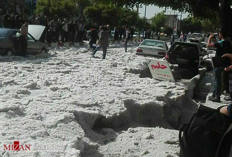 بارش #تگرگ بی‌سابقه در #سنندجmizanonline.ir/fa/news/305281📡 @VahidOnline