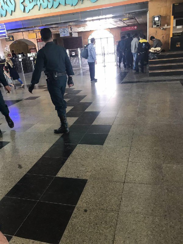 بازرسی بدنی مسافران مترو #حرم_امام  توسط ماموران امنیتی VaghayeDaily