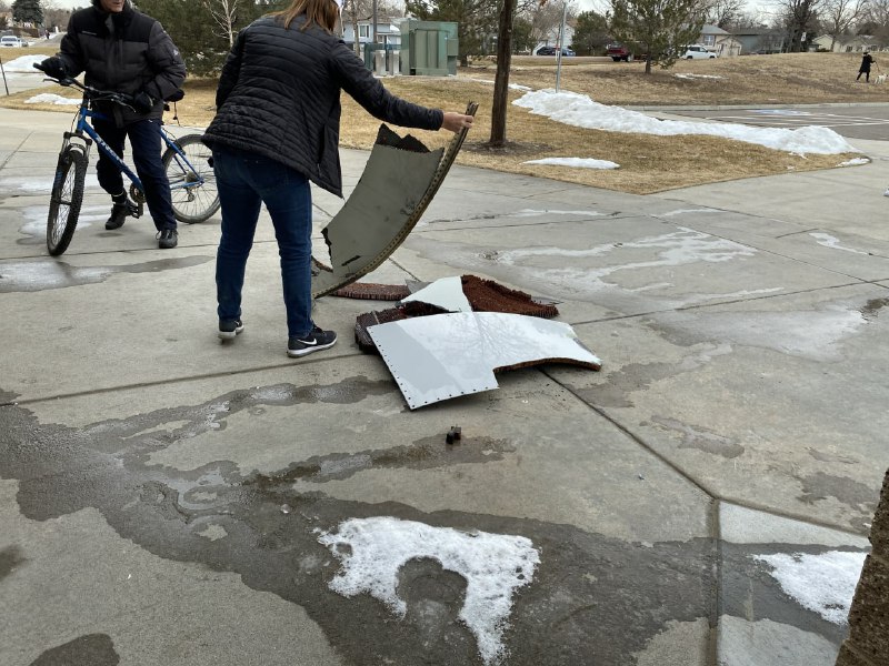 یکی از موتورهای جت پرواز ۳۲۸ United #آمریکا آتیش گرفته، این خانم که پدر و مادرش توی پرواز بودن این ویدیو رو اشتراک گذاشته، واقعا ترسناکه 🤦‍♂️🤦‍♂️tedmozBفکر کن از‌ پنجره #هواپیما نگاه کنی و چنین صحنه‌ای ببینی.alirezashirazi منشن‌ها رو ببین. زه‌ موتور افتاده تو حیاط یکیSinaTweetedچه برگ ریزونM3itiiموتور یک هواپیمای مسافربری #بوئینگ ۷۷۷ دقایقی پس از برخاستن از فرودگاه بین المللی دنور در ایالت کلرادو دچار #آتش‌سوزی شد و قطعاتی از بدنه موتور این هواپیما در مناطق مسکونی در شهر برومفیلد در حومه دنور سقوط کرد.این بوئینگ ۷۷۷ با ۲۳۱ مسافر و ۱۰ خدمه توانست بدون مشکلی به فرودگاه دنور بازگردد. مقام‌های هواپیمایی در دنور می‌گویند، در این حادثه به کسی آسیب نرسیده است.پلیس شهر برومفیلد از اهالی این مناطق خواسته است که از جمع آوری قطعات بدنه موتور این هواپیما خودداری کنند.RadioFarda_با این وضعیت سالم به زمین نشست. - موشک دوم را چرا زدید؟! #PS752MahIzadYaarشرکت #یونایتد📡 @VahidOnlineیکی از موتورهای جت پرواز ۳۲۸ United #آمریکا آتیش گرفته، این خانم که پدر و مادرش توی پرواز بودن این ویدیو رو اشتراک گذاشته، واقعا ترسناکه 🤦‍♂️🤦‍♂️tedmozBفکر کن از‌ پنجره #هواپیما نگاه کنی و چنین صحنه‌ای ببینی.alirezashirazi منشن‌ها رو ببین. زه‌ موتور افتاده تو حیاط یکیSinaTweetedچه برگ ریزونM3itiiموتور یک هواپیمای مسافربری #بوئینگ ۷۷۷ دقایقی پس از برخاستن از فرودگاه بین المللی دنور در ایالت کلرادو دچار #آتش‌سوزی شد و قطعاتی از بدنه موتور این هواپیما در مناطق مسکونی در شهر برومفیلد در حومه دنور سقوط کرد.این بوئینگ ۷۷۷ با ۲۳۱ مسافر و ۱۰ خدمه توانست بدون مشکلی به فرودگاه دنور بازگردد. مقام‌های هواپیمایی در دنور می‌گویند، در این حادثه به کسی آسیب نرسیده است.پلیس شهر برومفیلد از اهالی این مناطق خواسته است که از جمع آوری قطعات بدنه موتور این هواپیما خودداری کنند.RadioFarda_با این وضعیت سالم به زمین نشست. - موشک دوم را چرا زدید؟! #PS752MahIzadYaarشرکت #یونایتد📡 @VahidOnline