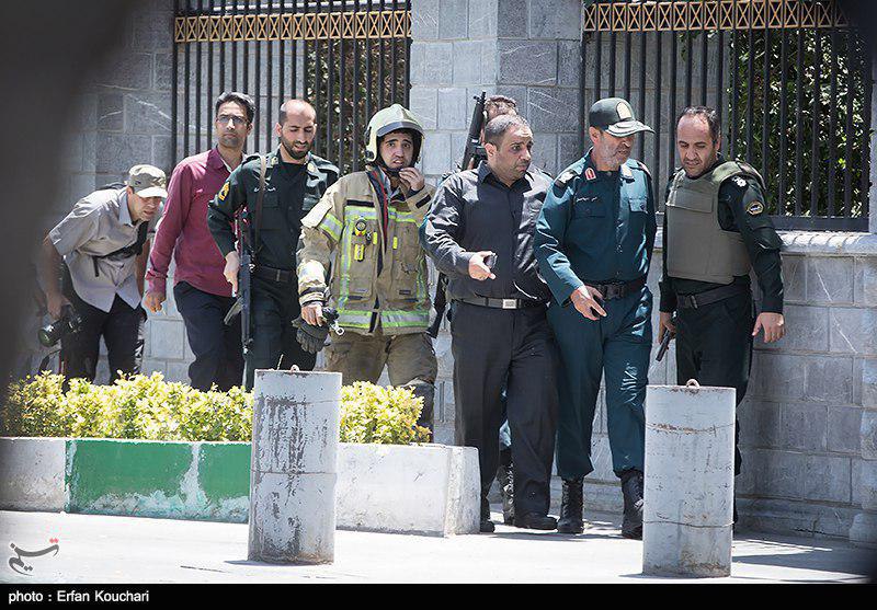 این عکس هم که دست به دست می‌شود اثر #عرفان_کوچاری خبرگزاری #تسنیم است. عرفان جزو بهترین‌های امروز بود با عکس‌های درجه یک. roshannorouzi