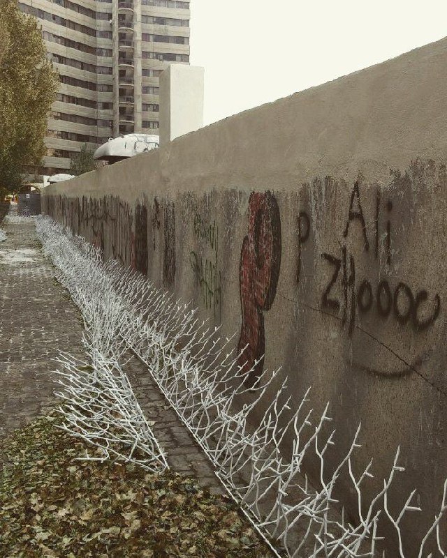 تدبیر مسئولان شهرک #اکباتان برای جلوگیری از #پارکور بازی جوانان!HedayatiBahman