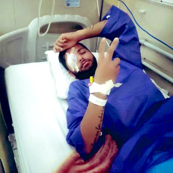 «هر دو چشم #حسین_حسین‌_پور در حال نابینا شدن است»نیروهای امنیتی در غروب چهارشنبه ١۵ شهریور  ۱۴۰۲ حسین را در جاده نورآباد ممسنی به سمت گچساران ربودند.حسین ۲۵ روز در بازداشتگاه 