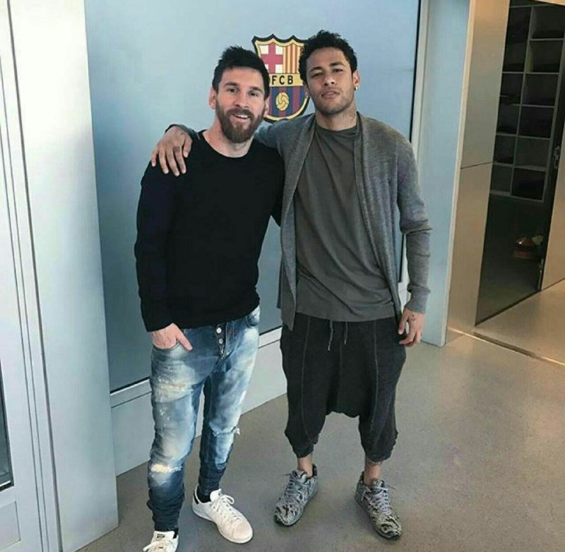 الان #سوشا مکانی جای #نیمار بود به‌خاطر پوشیدن این #شلوار به فوتبالش پایان می‌دادند 