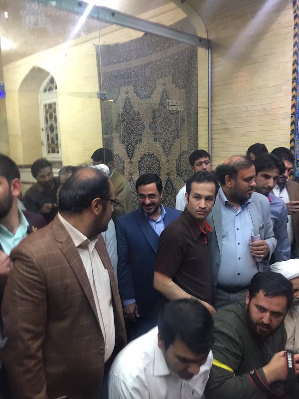 #رئیسی درحالیکه همراه #مرتضوی متهم #کهریزک و #تامین_اجتماعی وارد مسجد #حظیره #یزد شد درسخنرانی گفت رقیب بیکاری و #فساد هستم.SafariZeinab