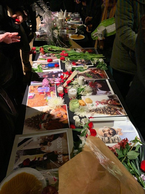 تجمع ایرانیان در #تورنتو #کانادا به یاد جان‌باختگان سقوط هواپیمای پرواز #PS752دریافتی + SMohyeddin📡 @VahidOnlineتجمع ایرانیان در #تورنتو #کانادا به یاد جان‌باختگان سقوط هواپیمای پرواز #PS752دریافتی + SMohyeddin📡 @VahidOnline