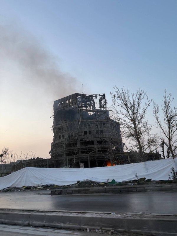 ساختمان 'پژوهشگاه فضایی طرشت پس از حمله ۲۲ اسفند'تصاویر دریافتی از شهروندان در غرب #تهران، شنبه ۲۳ اسفند📡 @VahidOnlineساختمان 'پژوهشگاه فضایی طرشت پس از حمله ۲۲ اسفند'تصاویر دریافتی از شهروندان در غرب #تهران، شنبه ۲۳ اسفند📡 @VahidOnline