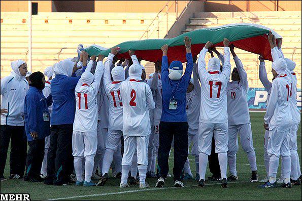 #وزارت_ورزش با سفر تیم ملی #فوتبال #زنان برای دیدار با تیم ملی #سوئد مخالفت کردsamadbeygi t.co/t6zbeOVsBy#محروم کرد، #تحریم کرد، #حرام کرد...مدافعان #حرمtwitter.com/Vahid/status/782975940372537344