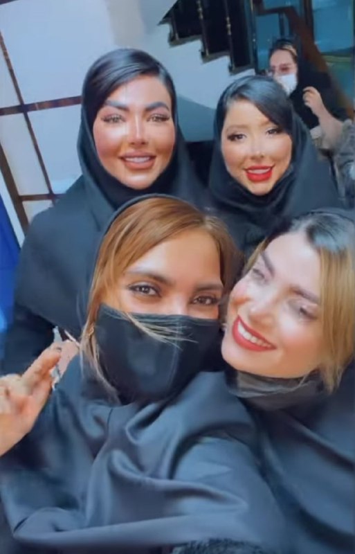 چند وقت پیش وزارت ورزش اینفلوئنسرهای اینستاگرامی را دعوت کرد و امروز از استادیوم لایو دادند تا اوضاع زنان در ایران را عادی نشان دهند. منتظر پروژه‌های دیگر آنها باشید! /عاقبت شاخ کردن احمق‌ها!#فوتبال #جام_جهانی #ایران #عراقshokrani_maryamامروز این شاخ های اینستاگرامی از داخل استادیوم لایو گذاشتن. که مثلا خانم‌ها همه اون مدلی اومدند ورزشگاه!حالا حکمت دعوتشون در وزارت ورزش را فهمیدید؟ Ali64571660📡 @VahidOnlineچند وقت پیش وزارت ورزش اینفلوئنسرهای اینستاگرامی را دعوت کرد و امروز از استادیوم لایو دادند تا اوضاع زنان در ایران را عادی نشان دهند. منتظر پروژه‌های دیگر آنها باشید! /عاقبت شاخ کردن احمق‌ها!#فوتبال #جام_جهانی #ایران #عراقshokrani_maryamامروز این شاخ های اینستاگرامی از داخل استادیوم لایو گذاشتن. که مثلا خانم‌ها همه اون مدلی اومدند ورزشگاه!حالا حکمت دعوتشون در وزارت ورزش را فهمیدید؟ Ali64571660📡 @VahidOnline