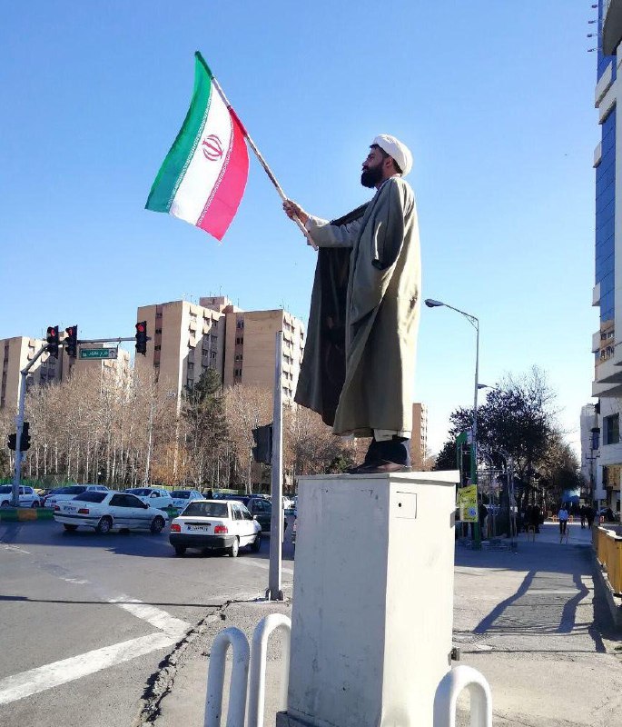 اینا هم به ایران اعتقادی ندارن پرچم رو زده رو چوب pranoeid t.co/r3PtCcp1Qaگویا به عمامه اجباری معترضهsaiyron t.co/RL3wIT5d5f#نه_به_جمهوری_اسلامی؟#حسین_ابراهیمی t.co/bwuiykFkP5#نه_به_حجاب_اجباری