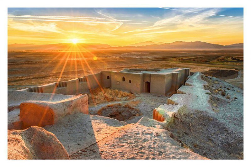 #غروب تالار #آپادانا، تپه #نوشیجان با قدمت حدود ٧٠٠ سال پیش از میلاد مسیح عکاس