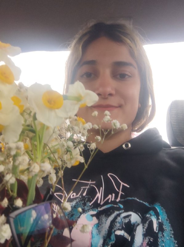 #فائزه_عبدی‌پور، فعال مدنی و از دراویش گنابادی با قید وثیقه آزاد شد. فرزانه عبدی‌پور،‌ خواهر او در توییتی نوشت که او با وثیقه ۳۰۰ میلیون تومانی و کفالت ۶۰ میلیونی از شعبه دادگاه کیفری به طور موقت آزاد شد. 1401farفائزه عبدی‌پور،‌ روز اول آذرماه در شهر گرگان بازداشت شد و از آن زمان در زندان این شهر زندانی بود.@VahidHeadline📡 @VahidOnline