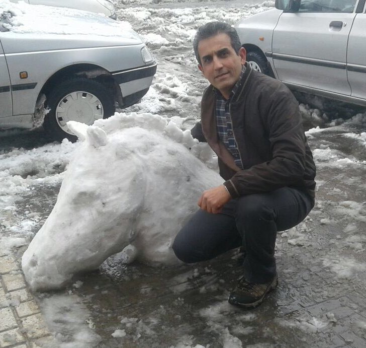'بابای من تو بهمن هم گیر کنه اینقد از #برف ها #مجسمه ی #اسب درست میکنه تا نجات پیدا کنه.'farnil97