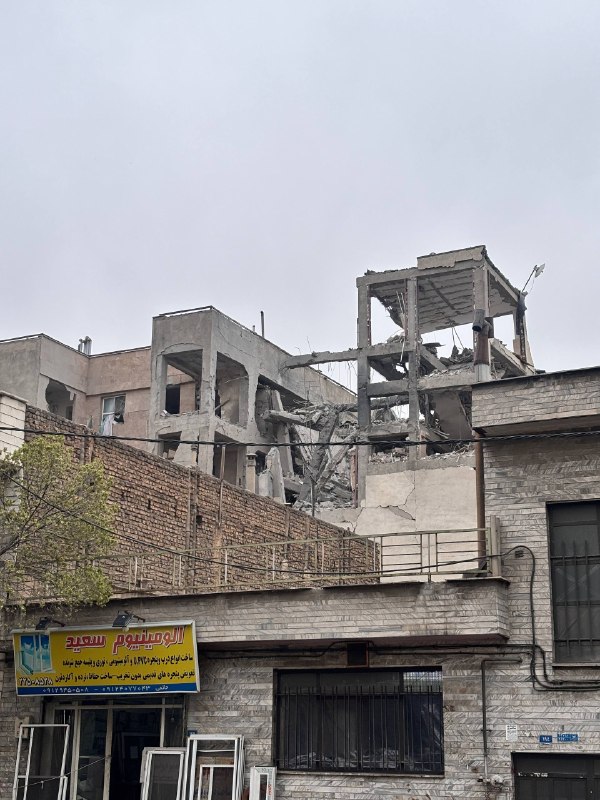 تصاویر دریافتی از 'ساختمانی که بامداد دوشنبه ۳ فروردین در مجیدیه #تهران کوچه مهابادی‌پور هدف قرار گرفت.'Vahid📡 @VahidOnlineتصاویر دریافتی از 'ساختمانی که بامداد دوشنبه ۳ فروردین در مجیدیه #تهران کوچه مهابادی‌پور هدف قرار گرفت.'Vahid📡 @VahidOnline