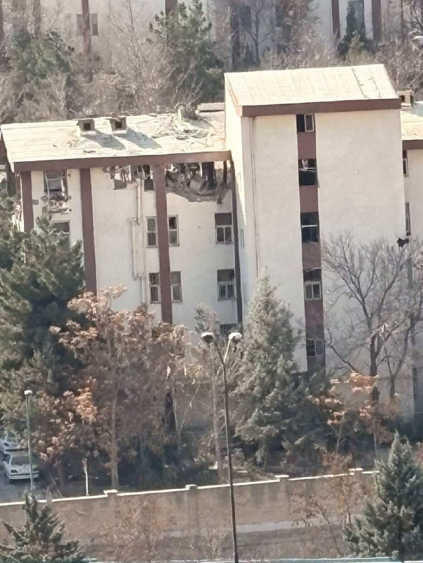 'واحد آپارتمانی هدف گرفته شده در شهرک شهید فلاحی #تهران'عکس دریافتی، پنجشنبه ۱۴ اسفندVahidدرباره