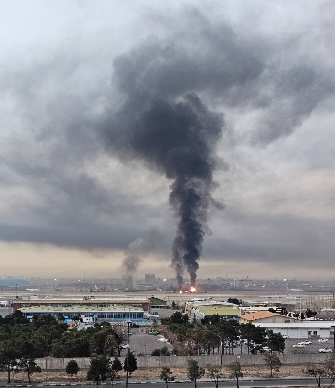 'هواپیما در آتش'تصاویر دریافتی 'مربوط به حمله شنبه ۱۶ اسفند به فرودگاه مهرآباد #تهران'Vahid📡 @VahidOnline'هواپیما در آتش'تصاویر دریافتی 'مربوط به حمله شنبه ۱۶ اسفند به فرودگاه مهرآباد #تهران'Vahid📡 @VahidOnline
