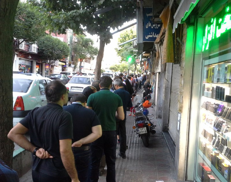 انتخابات نیست. صف رای نیست. اینجا #حلیم می‌فروشند.#حلیم_مجید #اختیاریه #تهرانZarifiReza