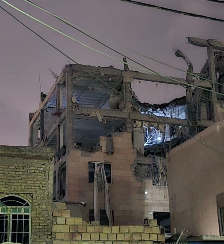 'پادگان مسعودیه و یک خونه تو کوچه سلطانی مسعودیه در جنوب شرق #تهران رو زدند'تصاویر دریافتی، شنبه ۸ فروردینVahid📡 @VahidOnline'پادگان مسعودیه و یک خونه تو کوچه سلطانی مسعودیه در جنوب شرق #تهران رو زدند'تصاویر دریافتی، شنبه ۸ فروردینVahid📡 @VahidOnline