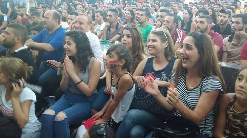 تا خرخره تو جنگ و بدبختی فرو رفتنها ولی آزادی #فوتبال دیدنشون از ما بیشتره [...]faramooshh