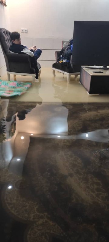 آب در خانه‌های مردم #ماهشهر GhadimiMehdi#سیل📡 @VahidOnlineآب در خانه‌های مردم #ماهشهر GhadimiMehdi#سیل📡 @VahidOnline