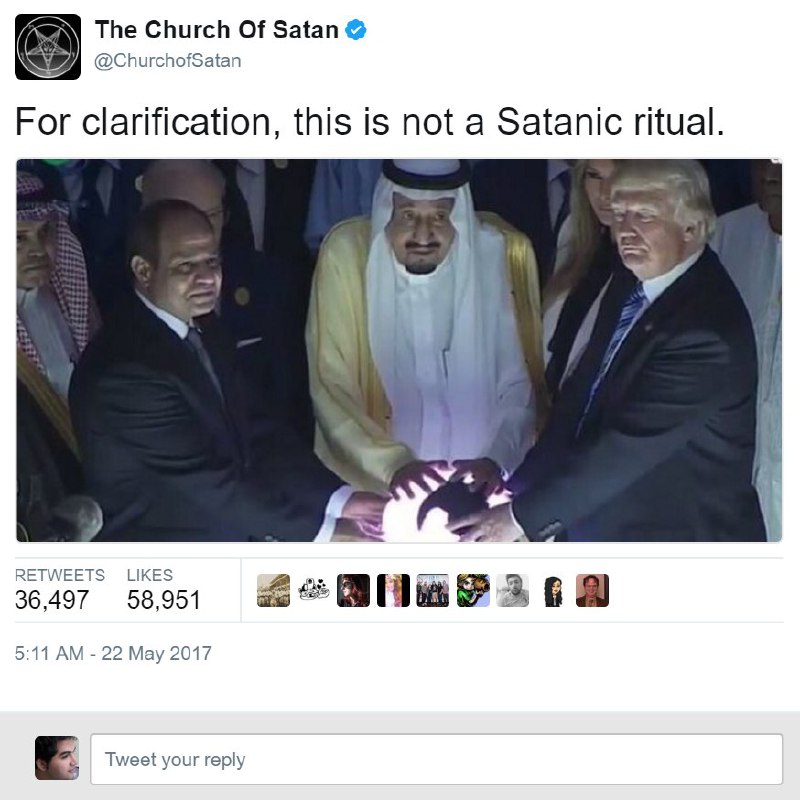 این عکس افتتاح «مرکز مبارزه با افراط‌گرایی» خیلی پخش شده. «کلیسای #شیطان‌پرستی» لازم دیده توضیح بده این مناسک ربطی به اون‌ها نداره.HadiNili