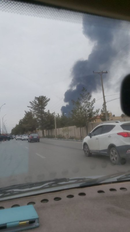 تصاویر دریافتی با شرح 'حمله قبل از ظهر به فرودگاه #کرمان'در پیام‌ها و منابع مختلفی نوشتند که گویا مخزن سوخت هدف گرفته شده.سه‌شنبه ۱۹ اسفندVahid📡 @VahidOnlineتصاویر دریافتی با شرح 'حمله قبل از ظهر به فرودگاه #کرمان'در پیام‌ها و منابع مختلفی نوشتند که گویا مخزن سوخت هدف گرفته شده.سه‌شنبه ۱۹ اسفندVahid📡 @VahidOnline