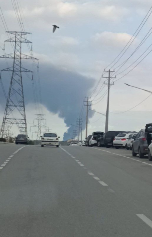 #مشهد عکس‌های دریافتی از ستون دود 'سمت فرودگاه مشهد پس از انفجارهای ساعت ۹