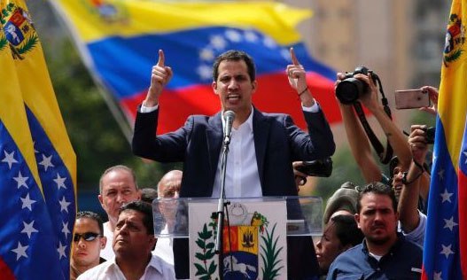 پارلمان اروپا اعلام کرد که «تا زمان برگزاری انتخابات آزاد، شفاف و معتبر ریاست جمهوری با چشم‌انداز احیای دموکراسی» در #ونزوئلا، خوان #گوآیدو را به‌عنوان رئیس جمهوری موقت این کشور به‌رسمیت می‌شناسد...#پارلمان_اروپا با تصویب این قطعنامه از کشورهای عضو #اتحادیه_اروپا نیز خواسته است تا با «موضعی قاطع و متحد» خوان #گوایدو را به‌رسمیت بشناسند.radiozamaneh📡 @VahidOnline