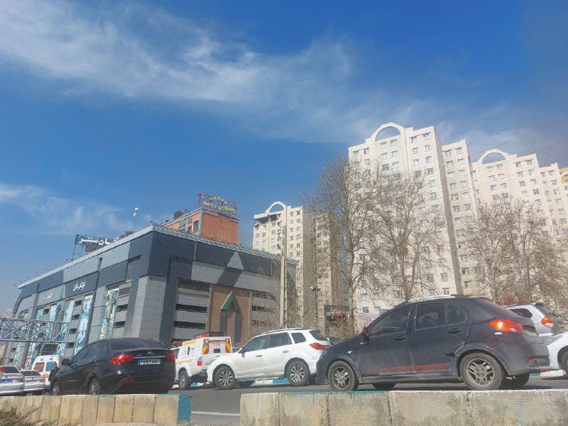 هدف قرار گرفتن خانه کسی در بلوار ارتش #تهرانتصاویر دریافتی با شرح