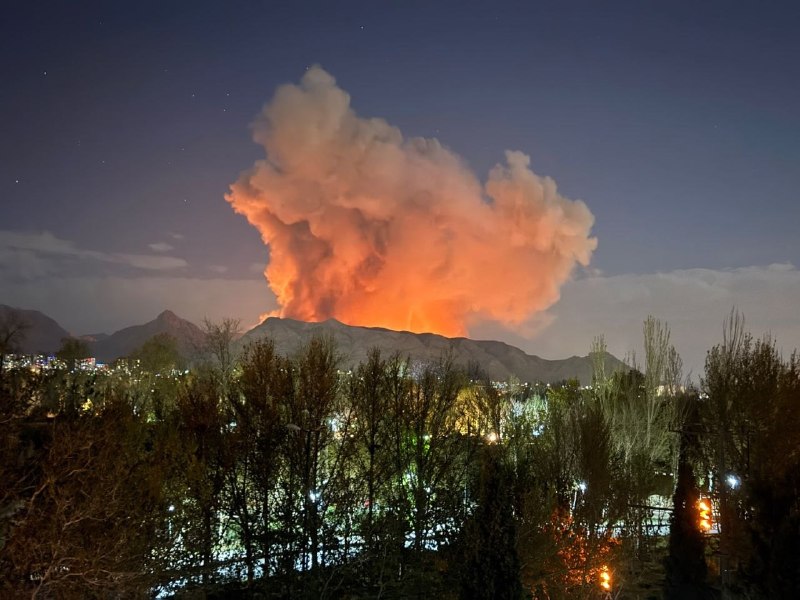 عکس‌های دریافتی از 'انفجارهای حمله به انبار مهمات در #اصفهان، ساعت ۲ بامداد'سه‌شنبه ۱۱ فروردینVahid📡 @VahidOnlineعکس‌های دریافتی از 'انفجارهای حمله به انبار مهمات در #اصفهان، ساعت ۲ بامداد'سه‌شنبه ۱۱ فروردینVahid📡 @VahidOnline