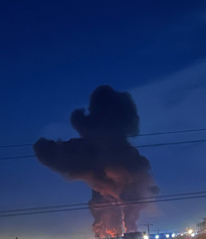 '#تهران سمت فرودگاه مهرآباد'عکس‌های دریافتی از 'حمله حدود ساعت ۳ بامداد سه‌شنبه ۱۸ فروردین'Vahid📡 @VahidOnline'#تهران سمت فرودگاه مهرآباد'عکس‌های دریافتی از 'حمله حدود ساعت ۳ بامداد سه‌شنبه ۱۸ فروردین'Vahid📡 @VahidOnline