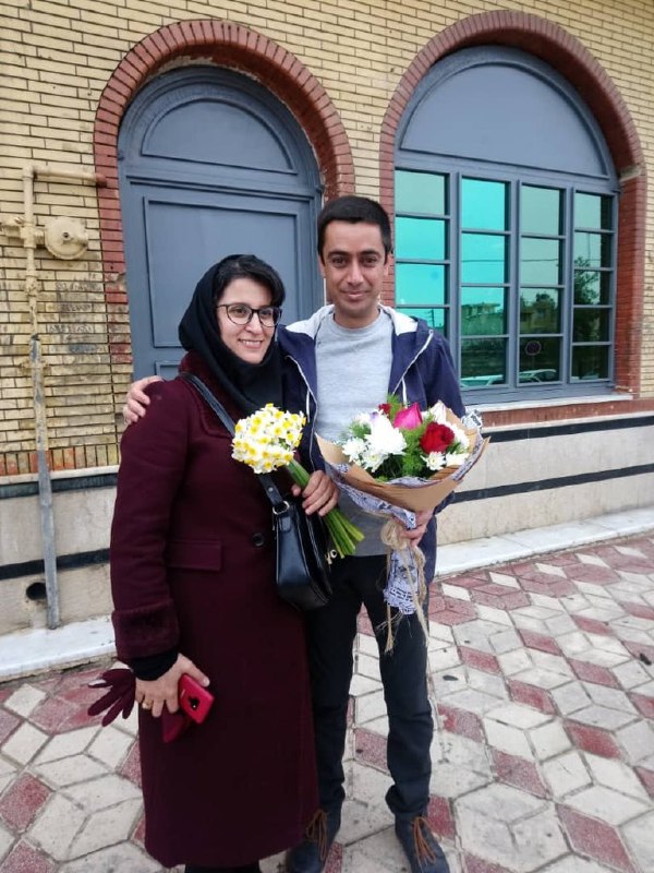 همسر #مهدی_حاجتی بام تماس گرفت و گفت اومدن در خونه، مهدی رو گرفتن و بردن.GhadimiMehdi[همسرش