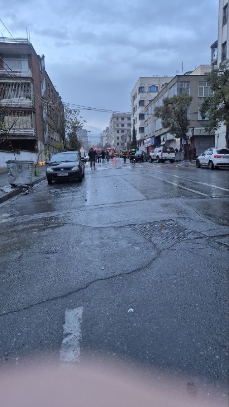 تصاویر دریافتی از 'یک ساختمان هدف قرار گرفته سر کوچه نهم خیابان بلوچستان گیشا در #تهران در ساعت ۵