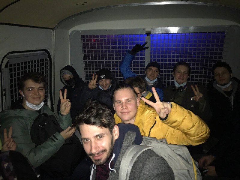 وزارت امور خارجه آمریکا اقدام #روسیه در بازداشت هزاران نفر از معترضان حامی آلکسی #ناوالنی، منتقد سرسخت #پوتین، را به شدت محکوم کرد.به گزارش آسوشیتدپرس بیش از ۱۵ هزار نفر در تجمع اعتراضی در مسکو حضور داشتند.در برخی از شهرهای شمالی روسیه هواداران الکسی ناوالنی در دمای ۵۰ درجه سانتیگراد زیر صفر در خیابان‌ها دست به #تظاهرات زدند.RadioFarda_توضیحات بیشتر