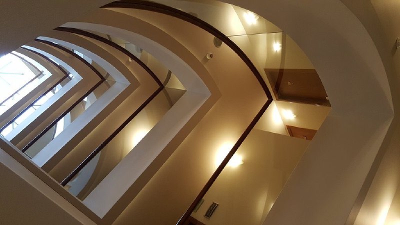 جسد #غلامرضا_منصوری در داخل هتل دوک پیدا شده چون در داخل هتل هم امکان سقوط هست.KamranMalekpourتناقضات عجیبی وجود دارد. پلیس بخارست به ادلینا رادولسکو خبرنگار رادیو آزادی گفته بود قاضی منصوری از پنجره هتل پرت شده.ویدیوها نشان می دهد جسد را از داخل به بیرون می آورند. حالا پلیس گفته جسد، داخل هتل در لابی پیدا شده.مسئولان هتل هم حرف نمی زنند! MahdaviAzadداخل هتل دوربین نداره؟H_luigiهروقت تصاویر دوربین‌های هتل محل اقامت پسر محسن رضایی اومد این هم میاد.mrmasktm📡 @VahidOnlineجسد #غلامرضا_منصوری در داخل هتل دوک پیدا شده چون در داخل هتل هم امکان سقوط هست.KamranMalekpourتناقضات عجیبی وجود دارد. پلیس بخارست به ادلینا رادولسکو خبرنگار رادیو آزادی گفته بود قاضی منصوری از پنجره هتل پرت شده.ویدیوها نشان می دهد جسد را از داخل به بیرون می آورند. حالا پلیس گفته جسد، داخل هتل در لابی پیدا شده.مسئولان هتل هم حرف نمی زنند! MahdaviAzadداخل هتل دوربین نداره؟H_luigiهروقت تصاویر دوربین‌های هتل محل اقامت پسر محسن رضایی اومد این هم میاد.mrmasktm📡 @VahidOnline