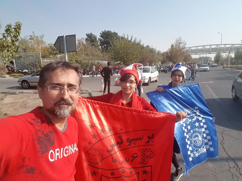 به احترام #دختران م که به#ورزشگاه راه ندادندبجای حضوردراستادیوم درخانه نگاه میکنیم.به امید روزیکه دخترانم هم بامن بتوانن درورزشگاه حضوریابند RamyarIranmehr