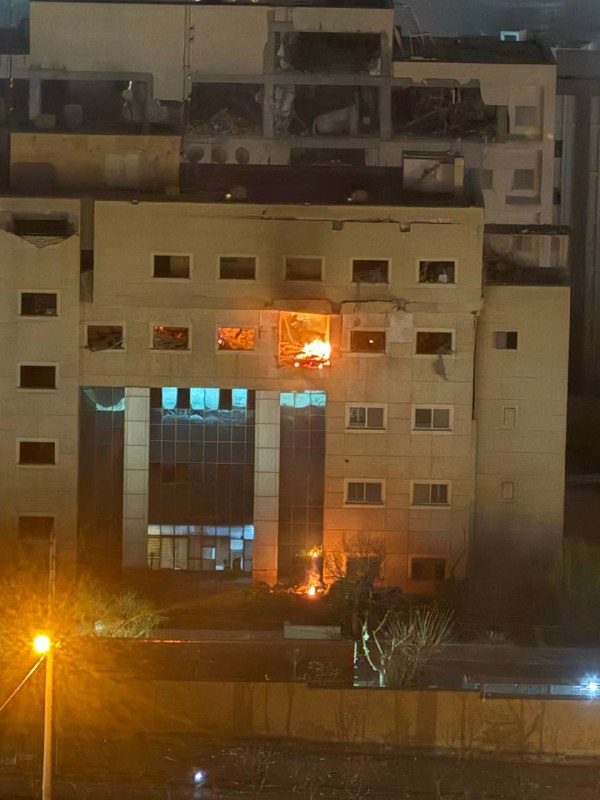 'مکان هدف گرفته شده در بزرگراه ارتش #تهران'تصاویر دریافتی، پنجشنبه ۱۴ اسفند📍 35.79278, 51.5237Vahid📡 @VahidOnline'مکان هدف گرفته شده در بزرگراه ارتش #تهران'تصاویر دریافتی، پنجشنبه ۱۴ اسفند📍 35.79278, 51.5237Vahid📡 @VahidOnline