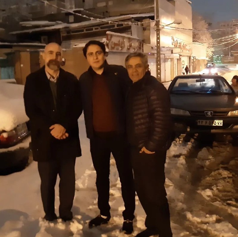 #مصطفی_عبدی پس از ۵ سال حبس بدون یک روز مرخصی لحظاتی پیش از زندان اوین آزاد شد. آقای عبدی اسفند ۱۳۹۶ در جریان اعتراضات گلستان هفتم بازداشت شد. بر اساس گزارش‌ها #محمد_رسول_اف و #اکبر_نعیمی هم آزاد شدند.آقای رسول اف مدتی پیش به مرخصی درمانی اعزام شده بود Pourinouri91📡 @VahidOnline