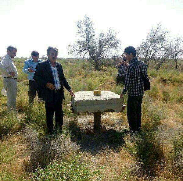 sahandiranmehr t.co/97ym15ZD2W@VahidOnlineاین عکس رو دکتر #ناصرکرمی برای نشون دادن بحران #فرسایش_خاک پست کرده.نوشته این نشانه قبلا همسطح #زمین بود. دشت #وایقان #شبستر vhdo.nl/2c7YXtX#فرسایش #خاک