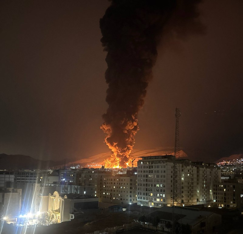 'انبار نفت شهران #تهران'تصاویی دریافتی، شنبه ۱۶ اسفندVahid📡 @VahidOnline'انبار نفت شهران #تهران'تصاویی دریافتی، شنبه ۱۶ اسفندVahid📡 @VahidOnline