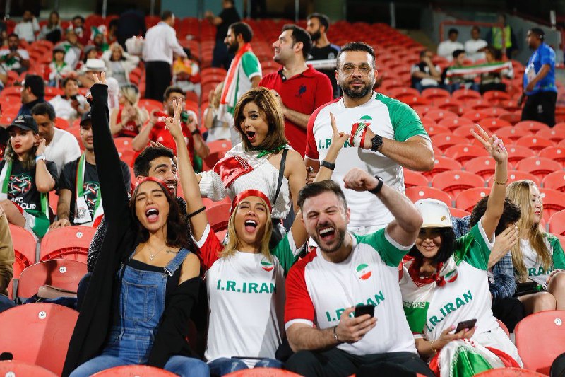 شروع درخشان ایران. تیم ملی فوتبال ایران در نخستین مسابقه‌اش در #جام_ملت‌های_آسیا مقابل یمن ۰-۵ پیروز شد. برای ایران در این مسابقه مهدی طارمی (۲ گل)، سردار آزمون، سامان قدوس و دروازه‌بان حریف گل زدند. ایران همچنین دو بار توپ را به تیر دروازه حریف کوبید🇮🇷⚽️🇾🇪 bbcpersiansport📷 footfuniran📡 @VahidOnline