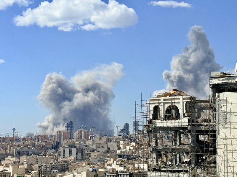 'غرب #تهران با دید پنت‌هاوس خراب‌شده در جنگ ۱۲روزه متعلق به علی #شمخانی دبیر کشته‌شده شورای دفاع جمهوری اسلامی'ویدیوی دریافتی از 'حملات یکشنبه ۱۰ اسفند'Vahid📡 @VahidOnline'غرب #تهران با دید پنت‌هاوس خراب‌شده در جنگ ۱۲روزه متعلق به علی #شمخانی دبیر کشته‌شده شورای دفاع جمهوری اسلامی'ویدیوی دریافتی از 'حملات یکشنبه ۱۰ اسفند'Vahid📡 @VahidOnline