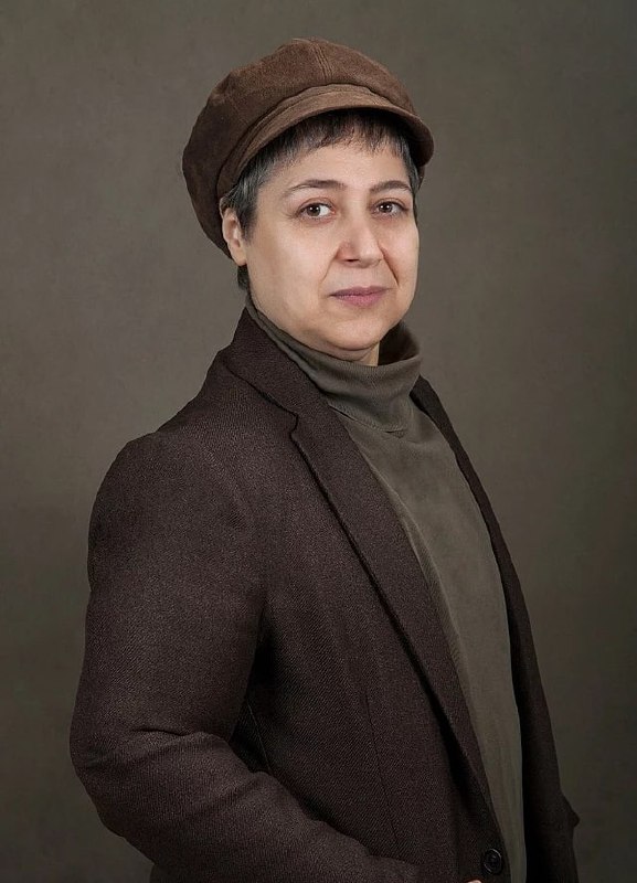 بازیگر مشهور سینما و تلویزیون که پیشتر با نام «#شهره_لرستانی» شناخته می‌شد، با انتشار پستی در صفحه اینستاگرامش از خود به عنوان یک «مرد #ترنس» آشکارسازی کرد. او نام «#مازیار_لرستانی» را برگزیده است. IranIntl, VOAfarsishohreh_lorestani_mazyar#گذار_جنسیت