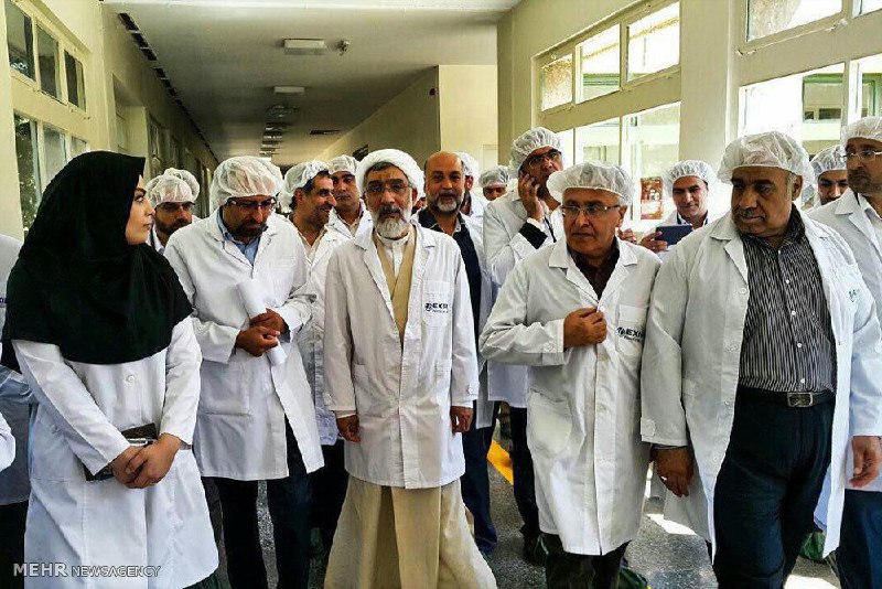 ArashBahmaniرونمایی از۲۶داروی کارخانه #داروسازی اکسیر در #بروجرد بدست #پورمحمدی وزیر #دادگستریازلحاظ ربط@VahidOnlineانتهای #پورمحمدی شبیه #پری_دریایی شده