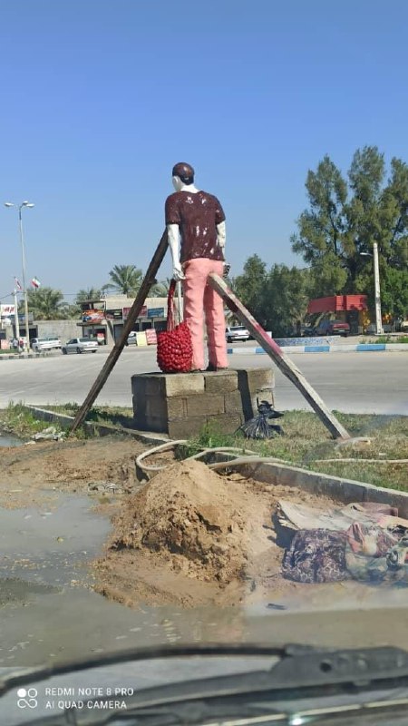 #تندیس ساختن تو شهرمونخوبه باز شلوار پوشیده Imanoooooooooتندیس «وضعیت #مردم_ایران در یک نگاه».JalaliAmirReza#ایرانی به دنبال یک لقمه نون حلال.s71368#مجسمه📡 @VahidOnline