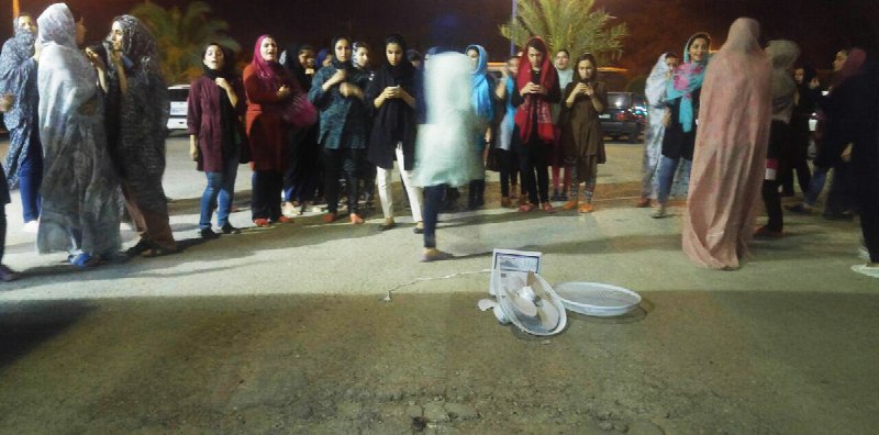 پنکه رو وانکرده پس فرستادن. البته خرد و خاکشیراعتراض امشب دخترهای چمران به تکذیبیه‌های رییس دانشگاهه#دانشجوپزیaminnoubahar