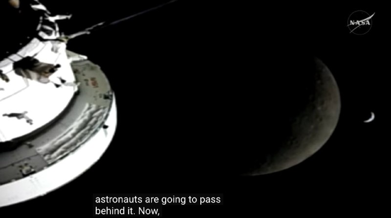 چند دقیقه دیگه ارتباط مستقیم ناسا با آرتمیس دو برای حدود ۴۰ دقیقه قطع می‌شه. چهار فضانورد می‌رسن به پشت ماه (طبعا بر اساس دید ما) و موقعیتی رو تجربه می‌کنن که تا مدت زیادی، دورترین نقطه‌ایه که بشر از زمین فاصله گرفته؛ لحظه‌های تاریخی برای بشریت. (ماه و زمین در یک نما) alihejvani📡 @VahidOnline