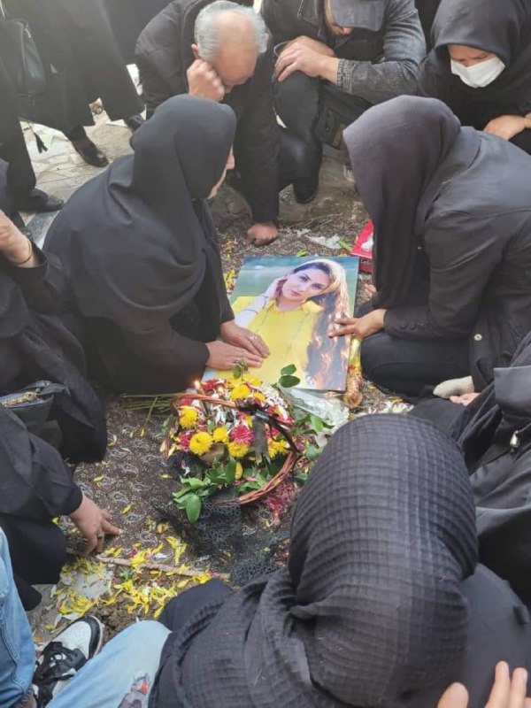 در شبکه‌های اجتماعی، گزارش‌هایی از مرگ «مشکوک» یک پزشک زن جوان به نام #آیدا_رستمی منتشر شده که گفته می‌شود به مداوای معترضان مجروح کمک می‌کرد. رادیوفردا قادر به تایید مستقل کشته شدن این پزشک به دست نیروهای حکومتی نیست. RadioFarda_گویا اولین بار اینجا منتشر شده